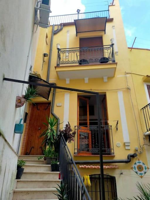Casa Vacanza "Il Cortiletto" Шакка Экстерьер фото