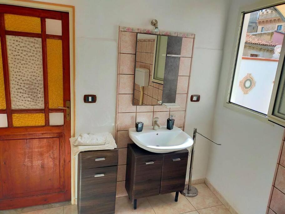 Casa Vacanza "Il Cortiletto" Шакка Экстерьер фото
