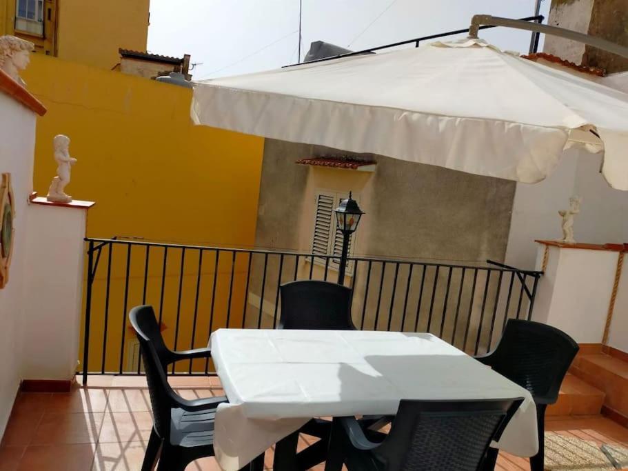Casa Vacanza "Il Cortiletto" Шакка Экстерьер фото